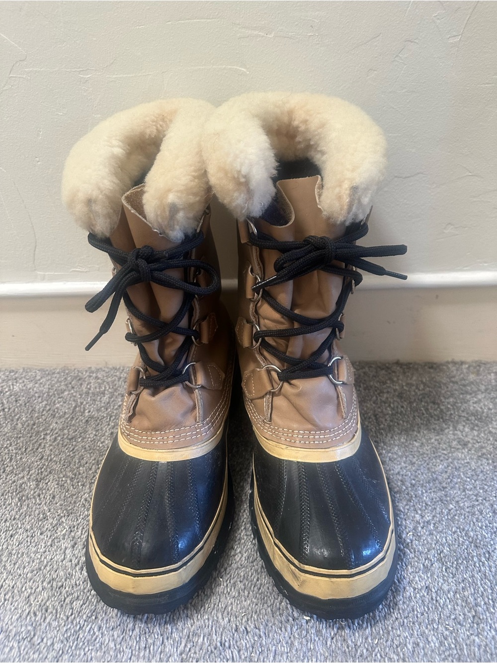Caribou Sorel Boots Men’s 7/ Women’s 9
